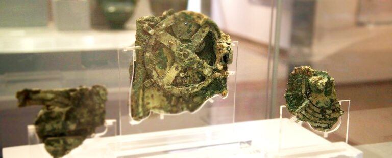 AntikytheraMechanismInCabinet