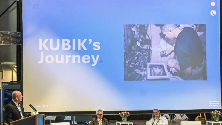 KUBIK_s_journey_pillars