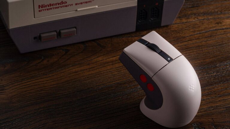 Take-your-laptop-back-to-the-8-bit-age-with-this-super-fancy-retro-mouse
