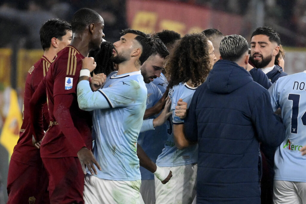Taty-Castellanos-Evan-Ndicka-Roma-Lazio-fight