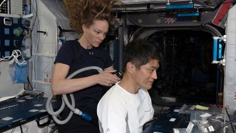nichole_ayers_haircut_takuya_onishi_credit_jaxa_takuya_onishi