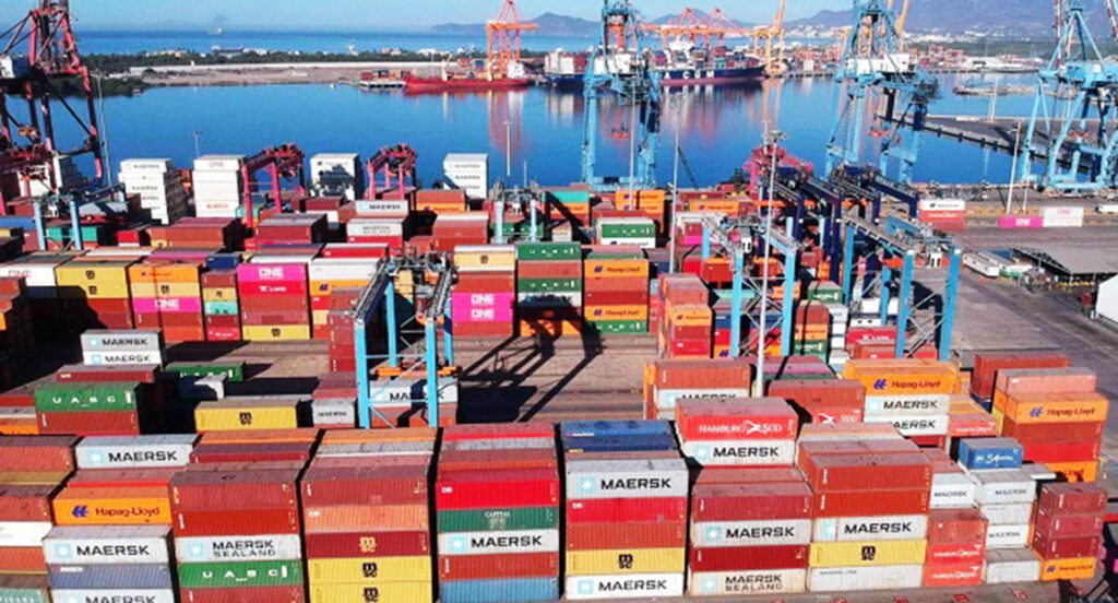 Containers-at-the-port